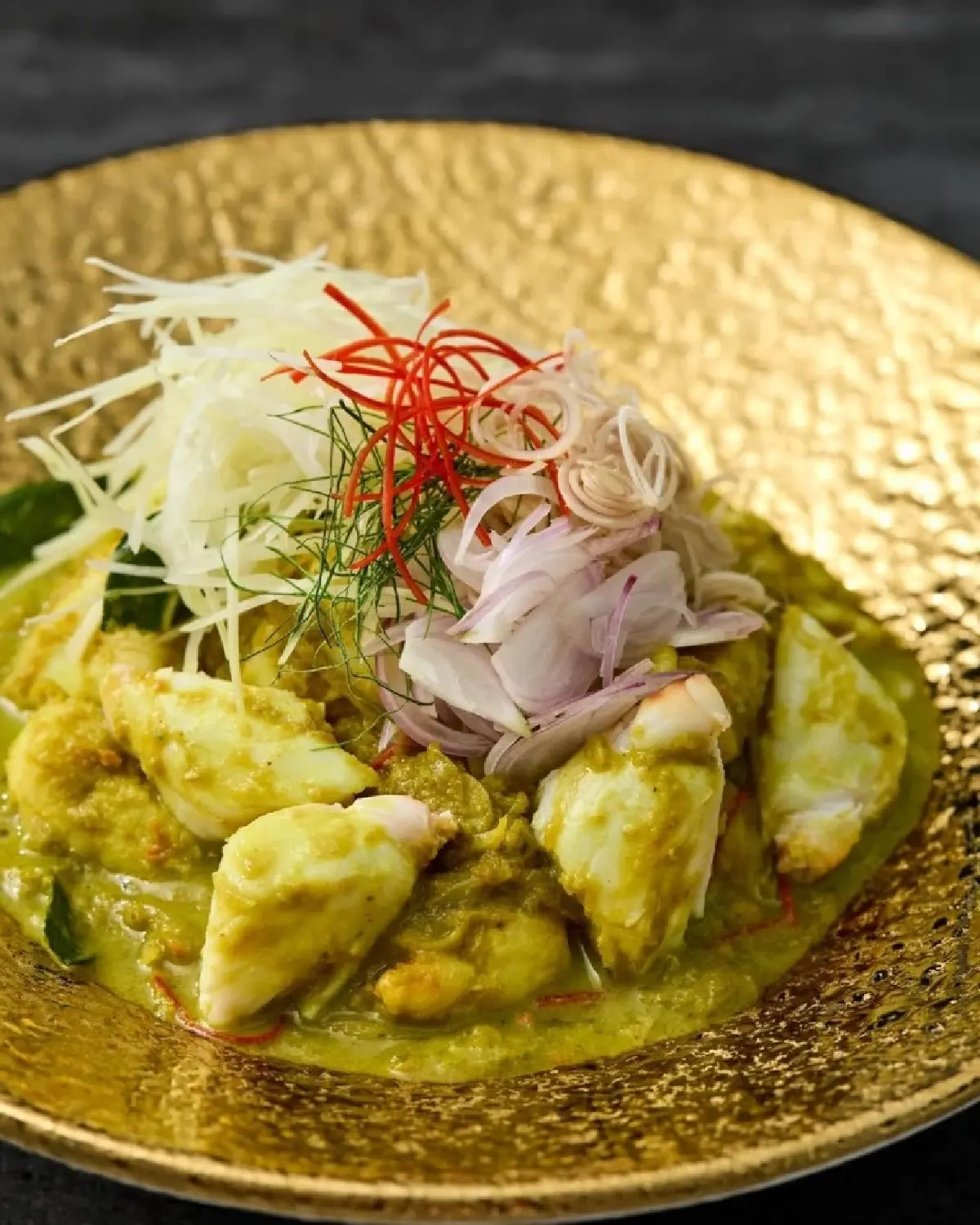 'วลาสุระ ณ ลำปาง' ถอดสูททนายมาควงตะหลิว ที่ร้านอาหารไทย 'สรรพรส'