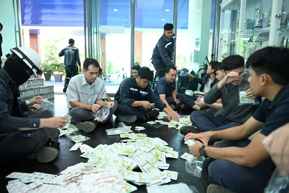 GULF ระดม 'กัลฟ์อาสา' ส่งถุงยังชีพ 'GULF Care' ช่วยผู้ประสบภัยน้ำท่วมกรุงเทพฯ
