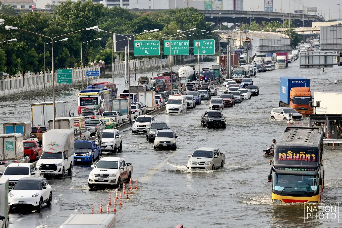 สัญจรลำบาก! น้ำท่วมธูปะเตมีย์ ระดับน้ำยังสูง มวลน้ำเหนือจ่อซ้ำ