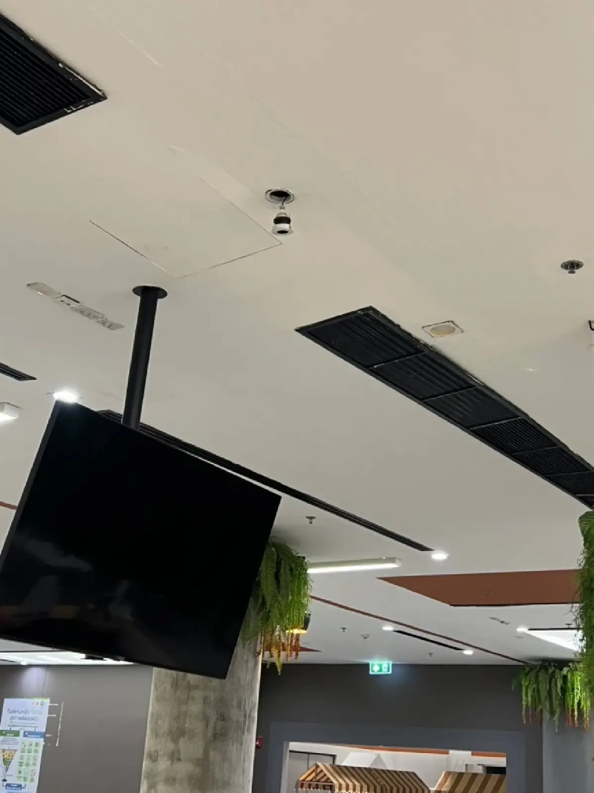 งามหน้า ‘สภาหมื่นล้าน’ เพดานห้องอาหารถล่ม โชคดีวันหยุด ไม่โดน ‘สส.-สว.’