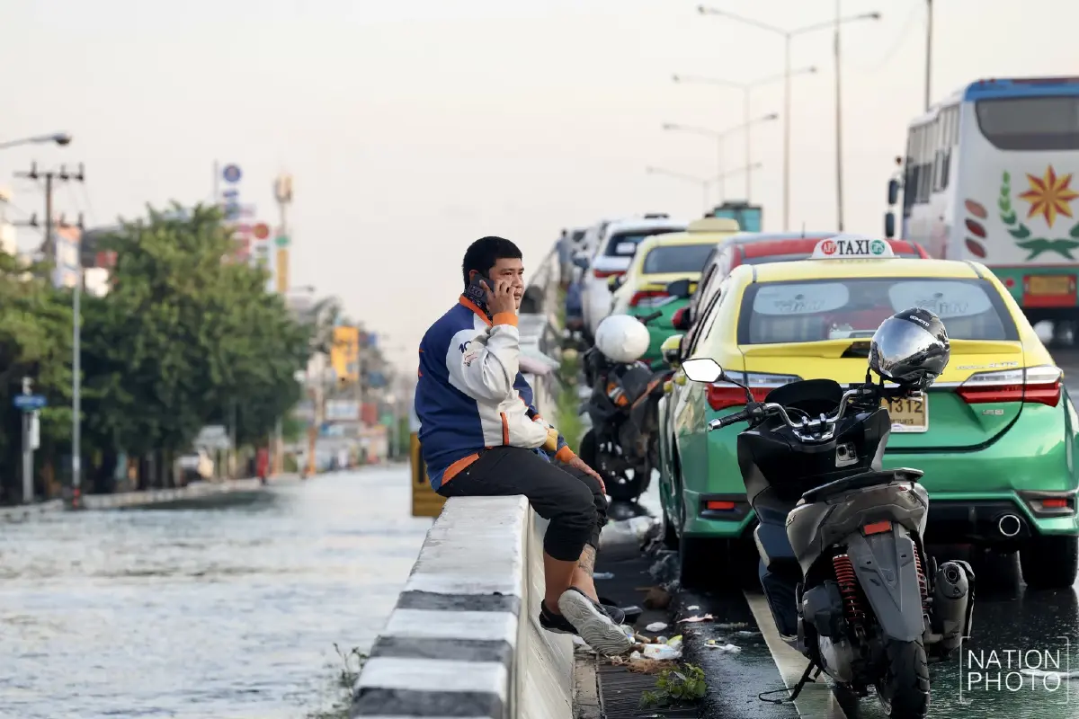 สัญจรลำบาก! น้ำท่วมธูปะเตมีย์ ระดับน้ำยังสูง มวลน้ำเหนือจ่อซ้ำ