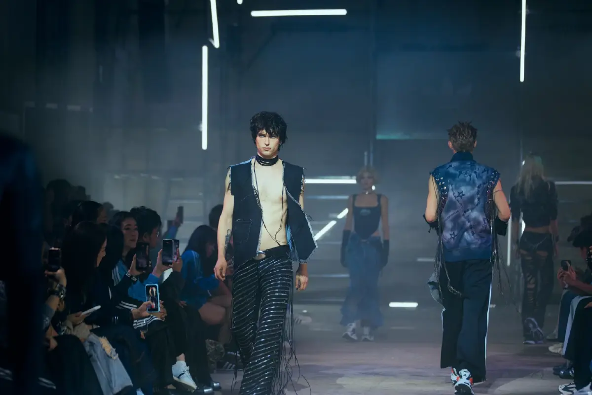 adidas Originals ใส่นิยามใหม่ให้ 'เดนิม' ปลุกสตรีทแฟชั่นกลางทรงวาด