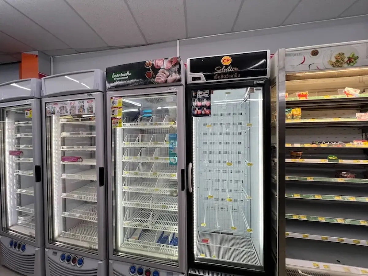 เกาะติด ผู้บริโภคตื่นตระหนกตุนสินค้า ร้านสะดวกซื้อหลายสาขายังไม่ได้รับการเติมสต๊อก