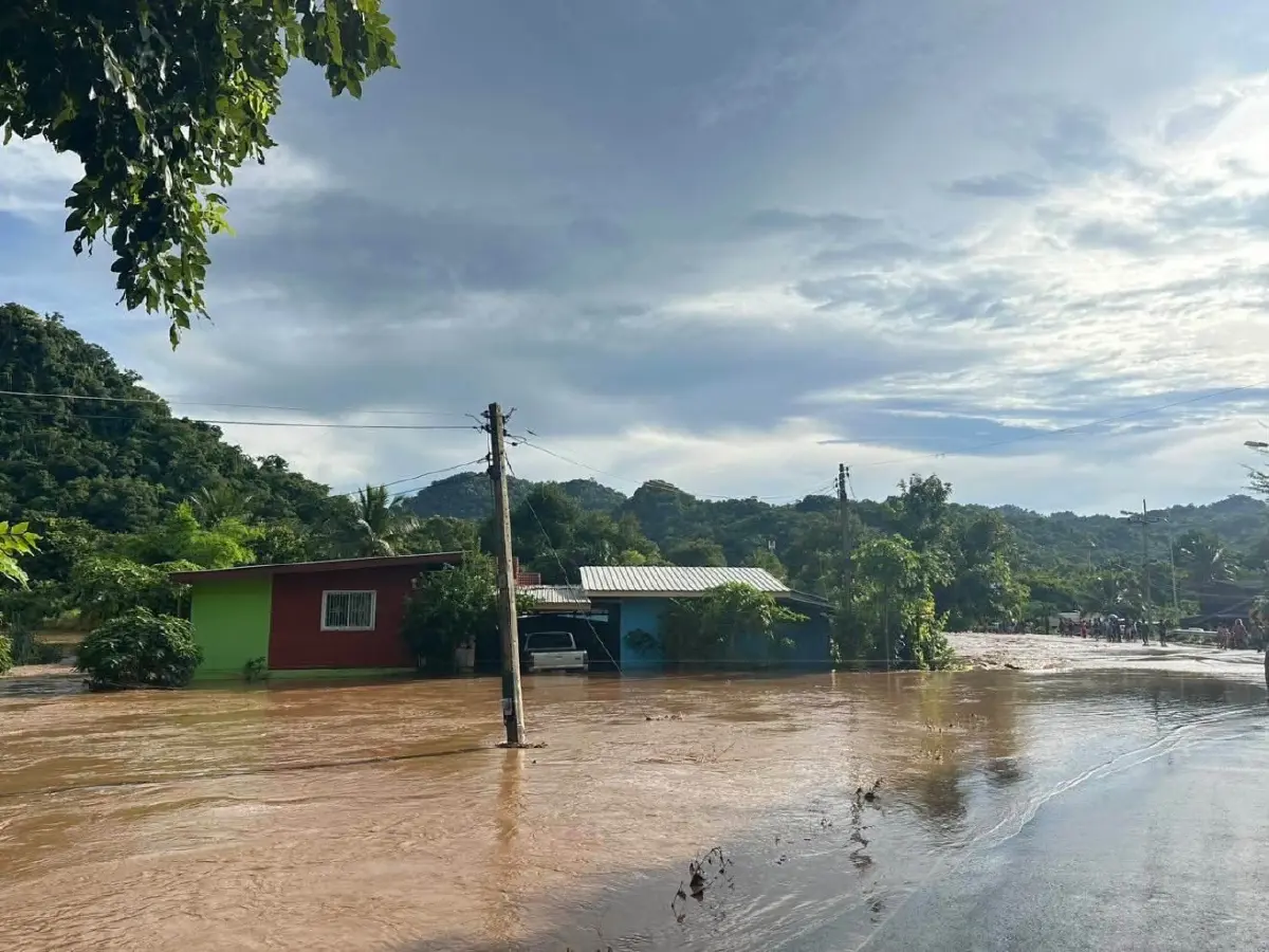 ฝนตกหนักมวกเหล็ก สระบุรี น้ำหลากท่วมบ้าน-ถนน กระทบกว่า 25 ครัวเรือน