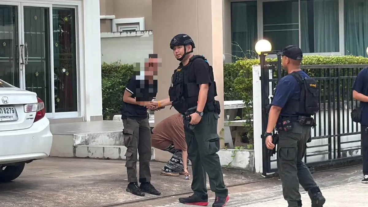 หมวดโอ๋ ร่ำไห้กอดลูก มอบตัวกล่อม 18 ชม. หลังยิงเมียดับคาโรงเรียน