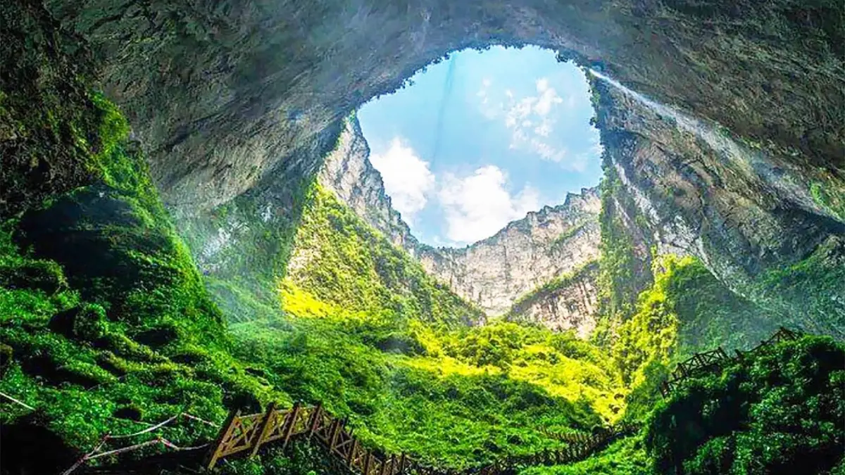 ‘เสี่ยวไจ้เทียนเคิง’ หลุมยุบใหญ่ที่สุดในโลก ที่อยู่ของพืชโบราณ-สัตว์หายาก