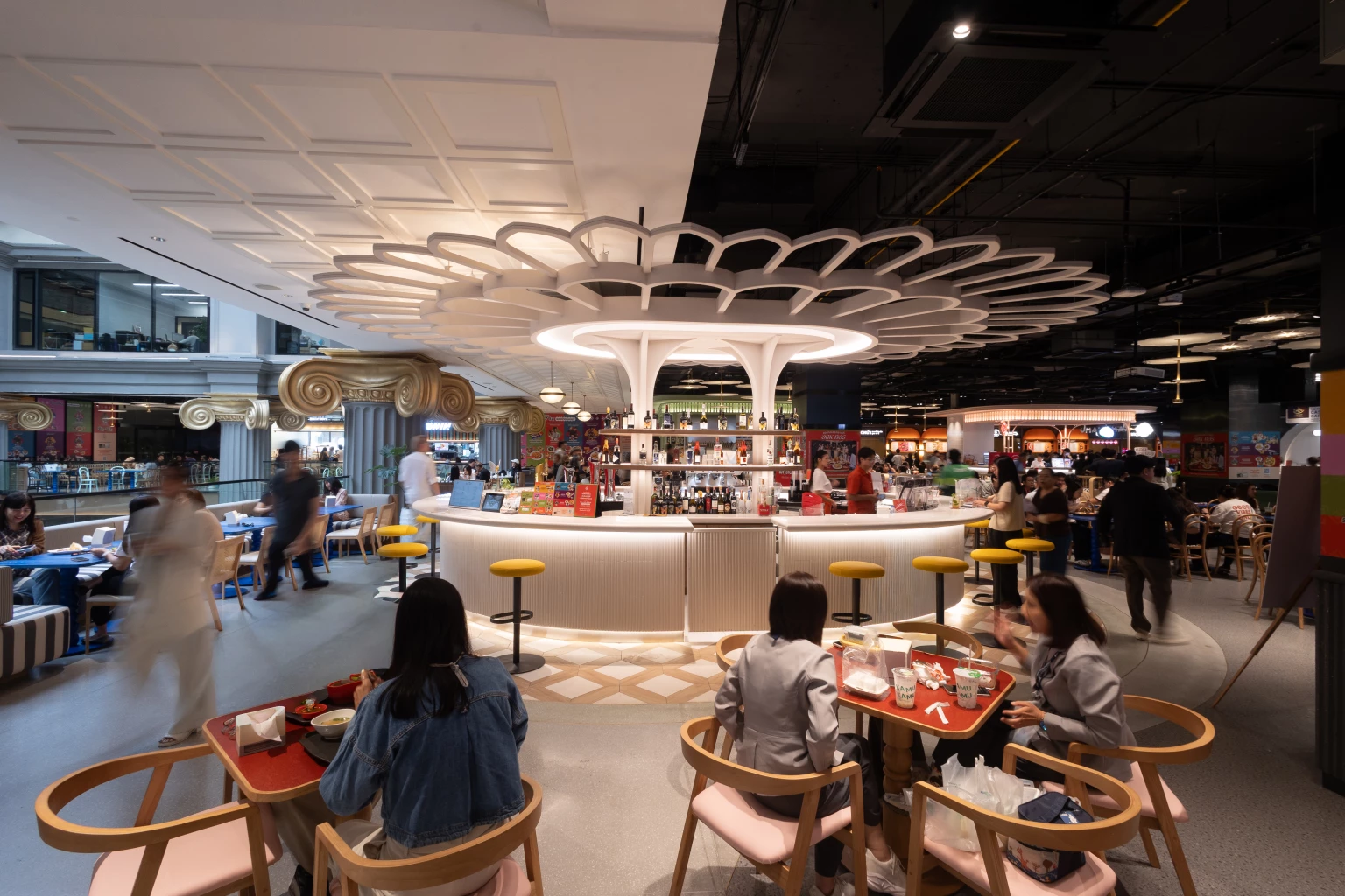 'ออกรส ฟู้ดยาร์ด' รวมกว่า 60 ร้านดัง ราคาน่าคบ ปักหมุดชั้น 4 เกษรอัมรินทร์