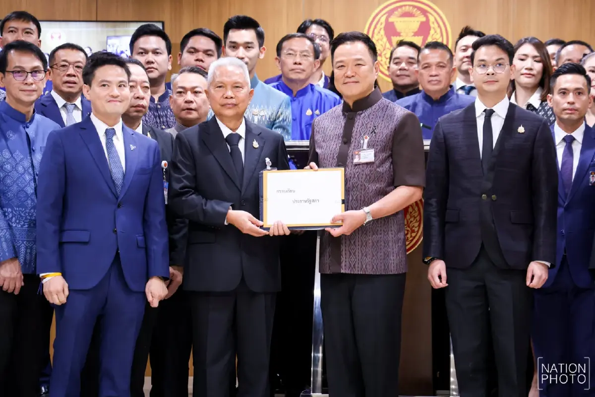 พรรคหัวขบวน‘อนุรักษ์’ อยู่รอด อภิสิทธิ์‘รัฐพันลึก’ ยุคฟ้าสู่น้ำเงิน