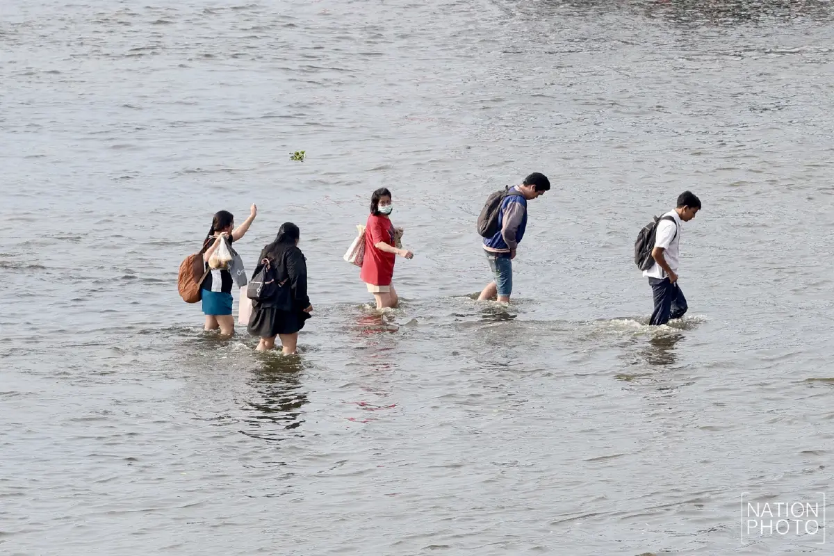 สัญจรลำบาก! น้ำท่วมธูปะเตมีย์ ระดับน้ำยังสูง มวลน้ำเหนือจ่อซ้ำ
