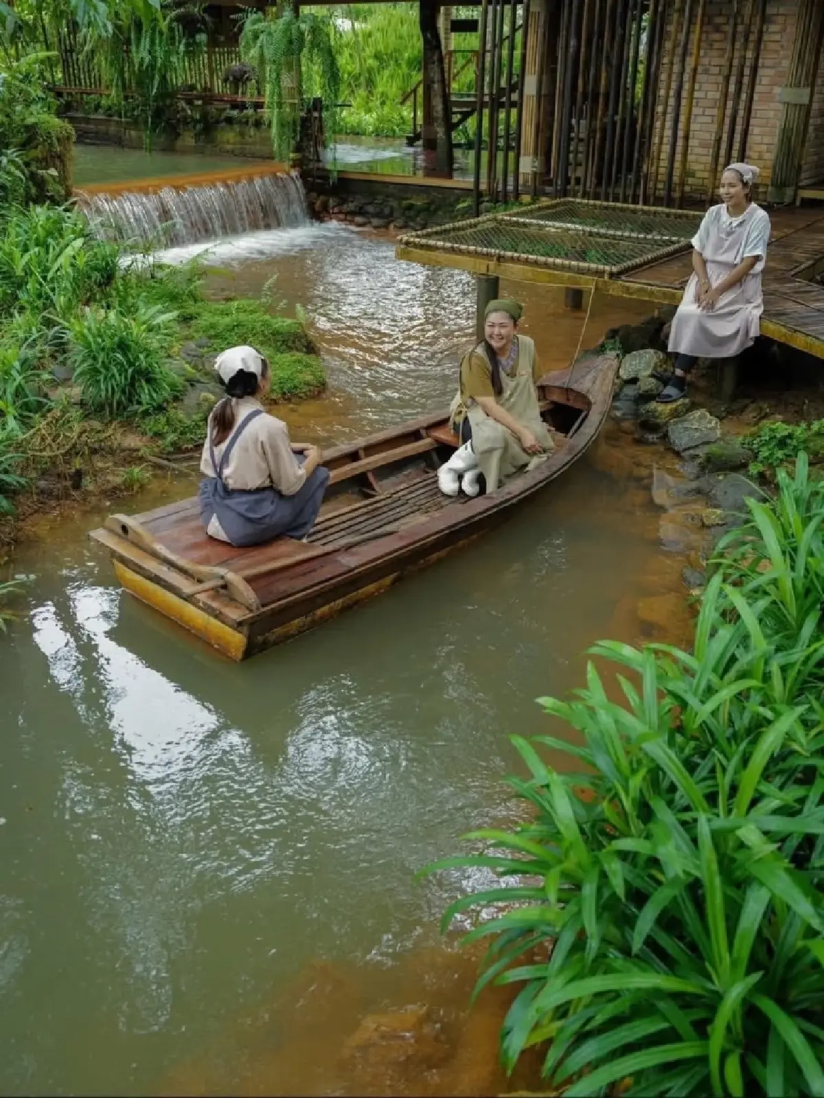 เสน่ห์งานไม้ที่น่าหลงใหล : บ้านไร่ ไออรุณ,ไสยาสน์ คอลเลกชัน,DEESAWAT