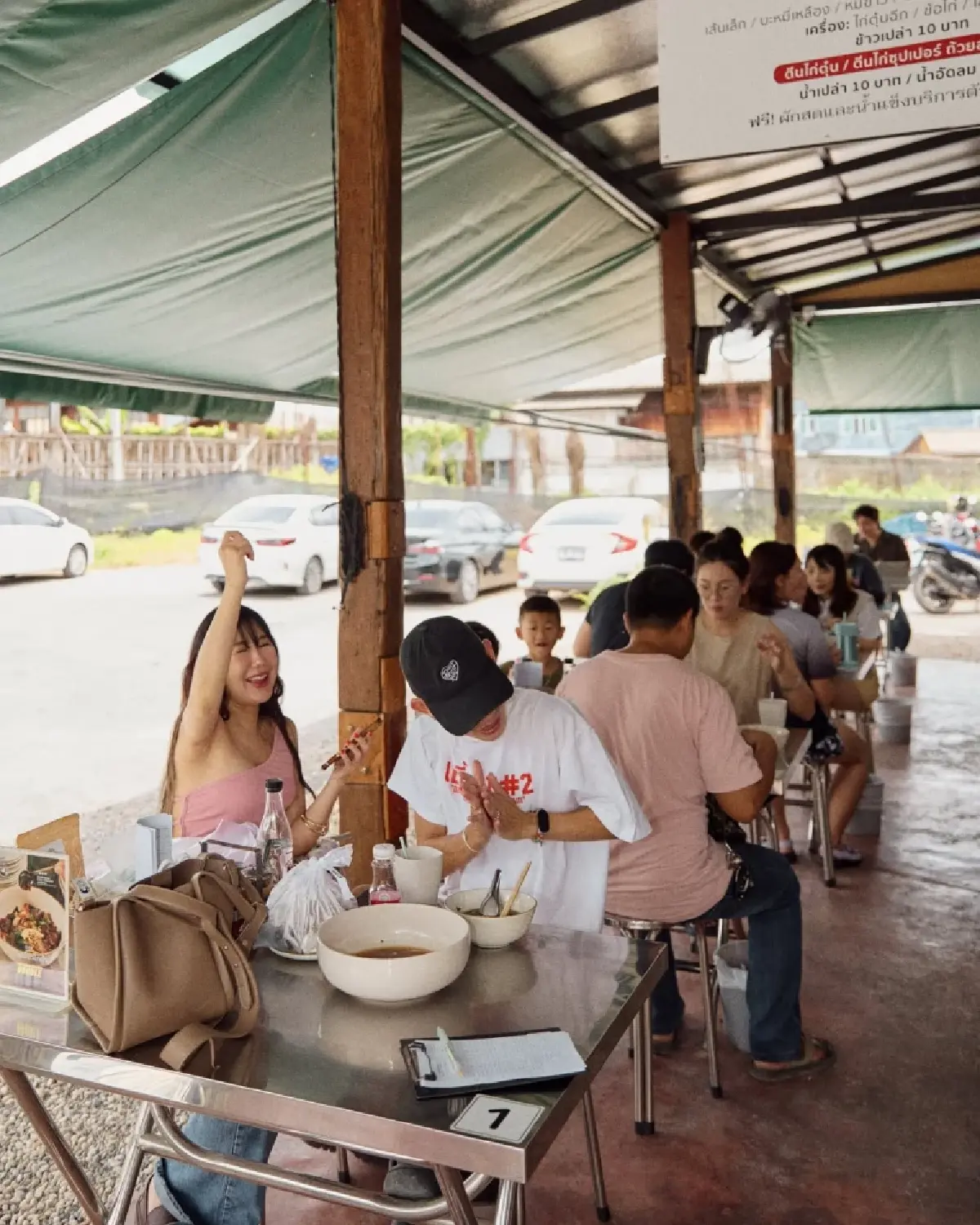 ทำกับข้าวไม่เป็น แต่มาเปิด ‘ความลับของก๋วยเตี๋ยว’ ขายได้สูงสุดเดือนละ ‘4 แสนบาท’ มีแผนเข้ากรุงเทพ