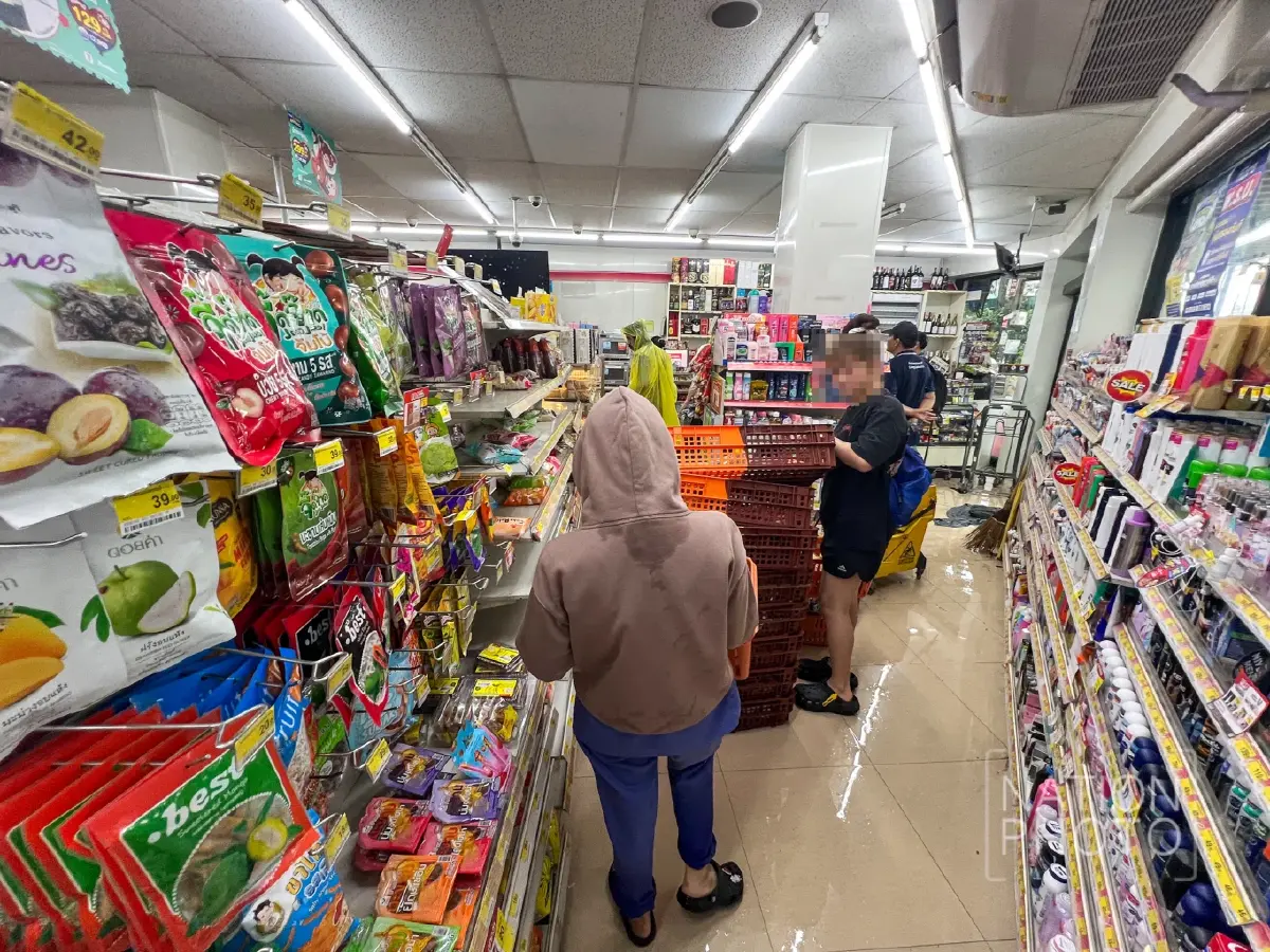 ใครทันใครได้! น้ำท่วมกรุงเทพ 2569 รัชดาฯ โคม่า ตุนอาหาร 7-11 เกลี้ยง พบฝนแช่อีก