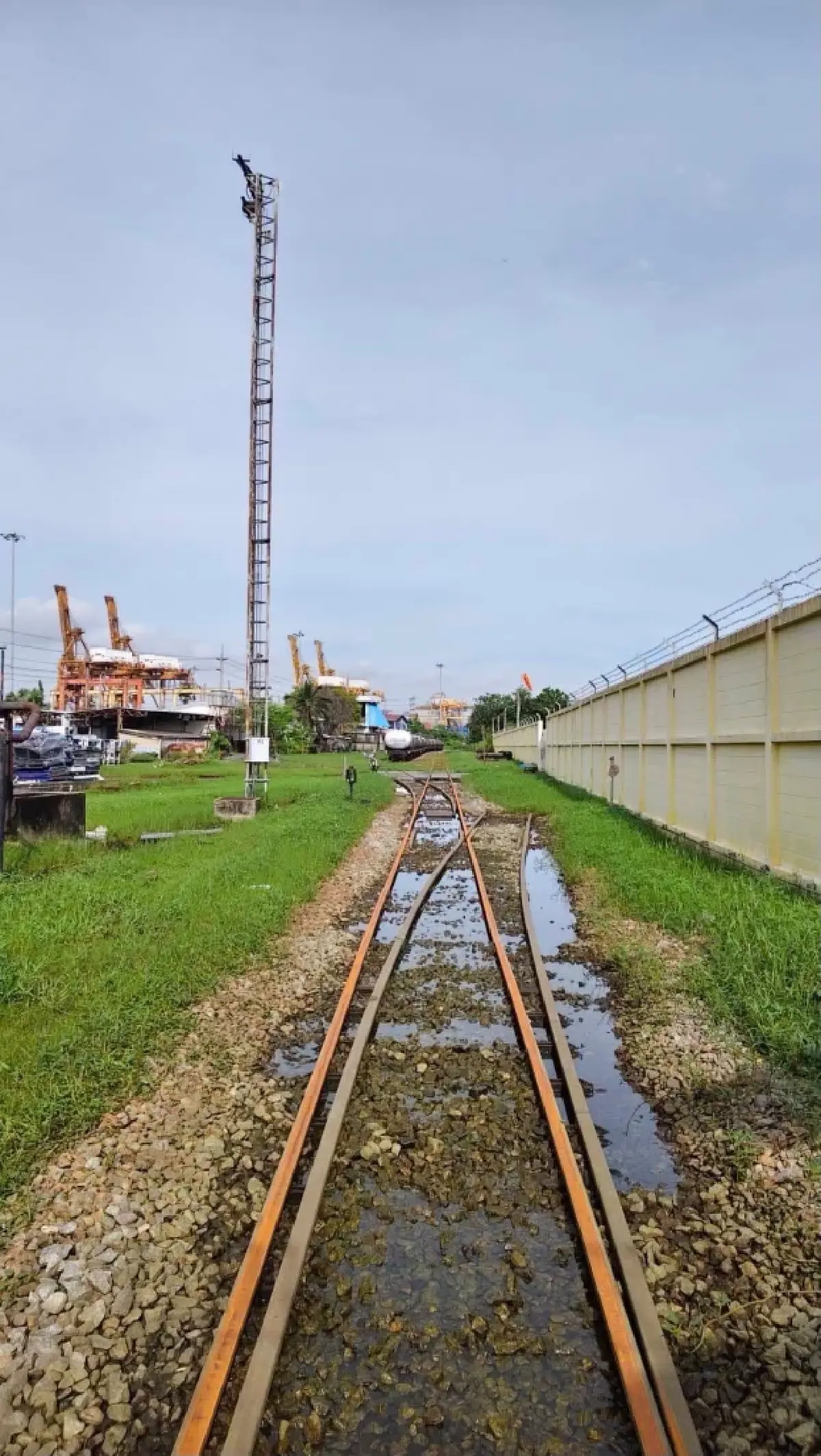 น้ำลดแล้ว รฟท. เปิดวิ่งรถไฟช่วงสถานีแม่น้ำ-บางจาก หัวหมาก-คลองตันตามปกติ