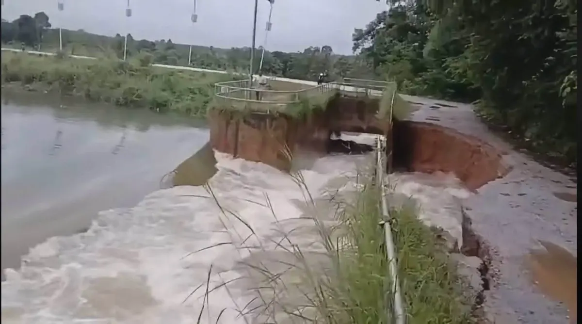 ฝนตกหนักทำเขื่อนเขาจุกทะลัก ปภ. เร่งอพยพ 3 ตำบลในเขาชะเมาหนีน้ำ