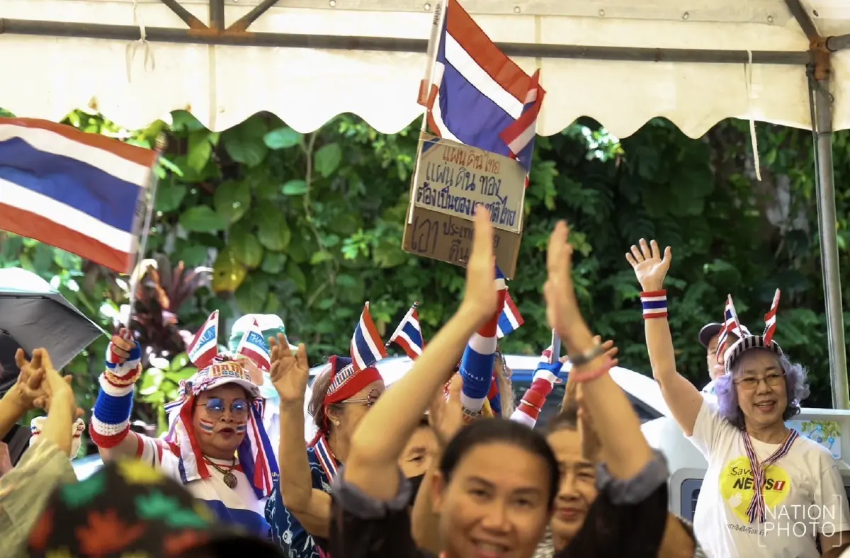ม็อบ 2 ขั้ว 'สนธิ' คัมแบ็ก! 'ไอลอว์' ลุยโจทย์ร่วม 'ล้มน้ำเงิน'