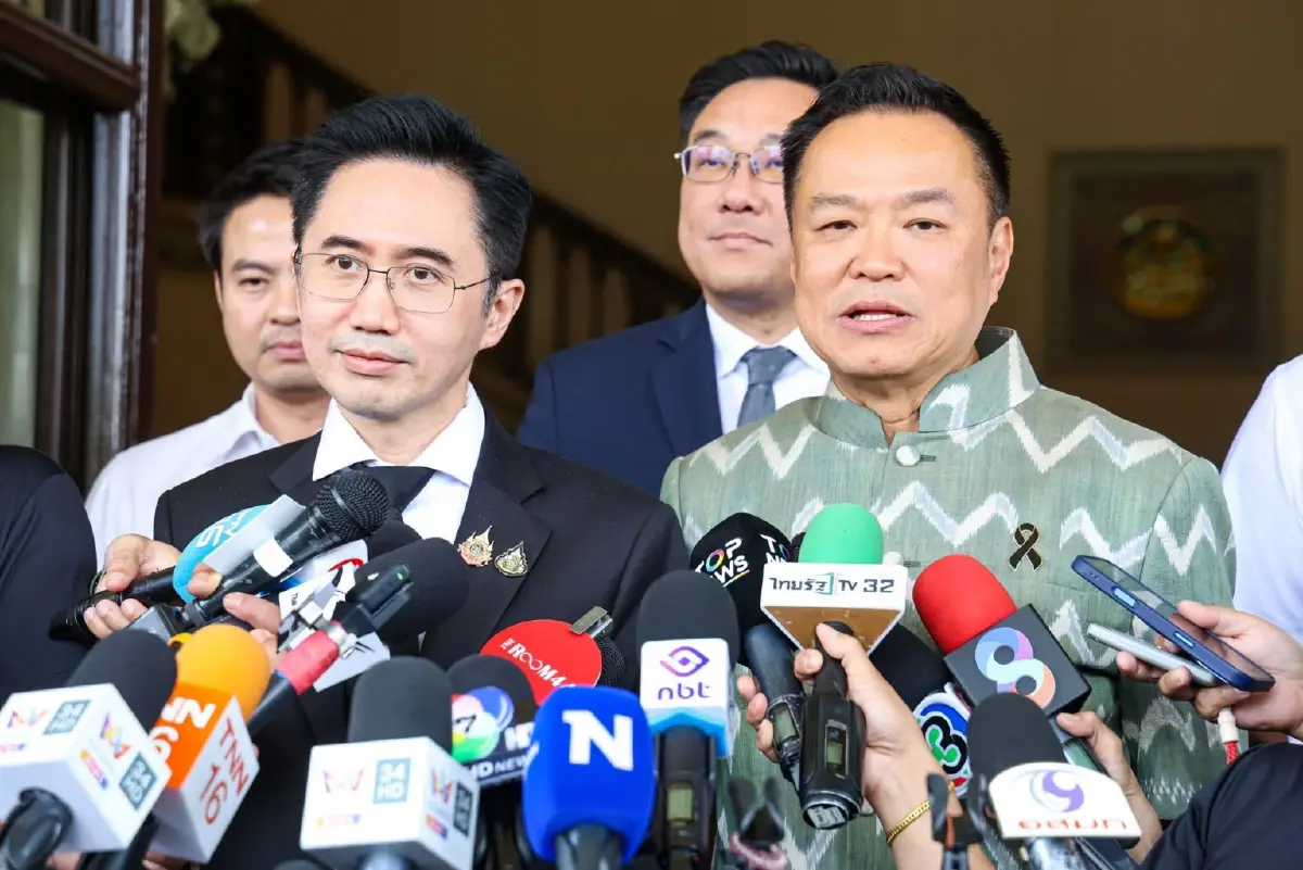 สูตรเสี้ยม‘แดง’แตก‘น้ำเงิน’ - ‘ส้ม’เดินเกมใน-นอกสภา หวังปูทางพรรคร่วมถอนตัว