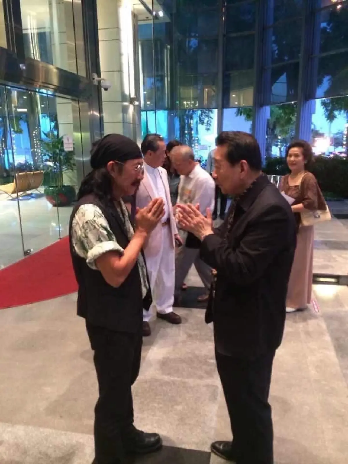 “ท่านประธานฯ ที่ผมรู้จัก…” แอ๊ด คาราบาว ย้อนมิตรภาพ 4 ทศวรรษ ‘ธนินท์ เจียรวนนท์’