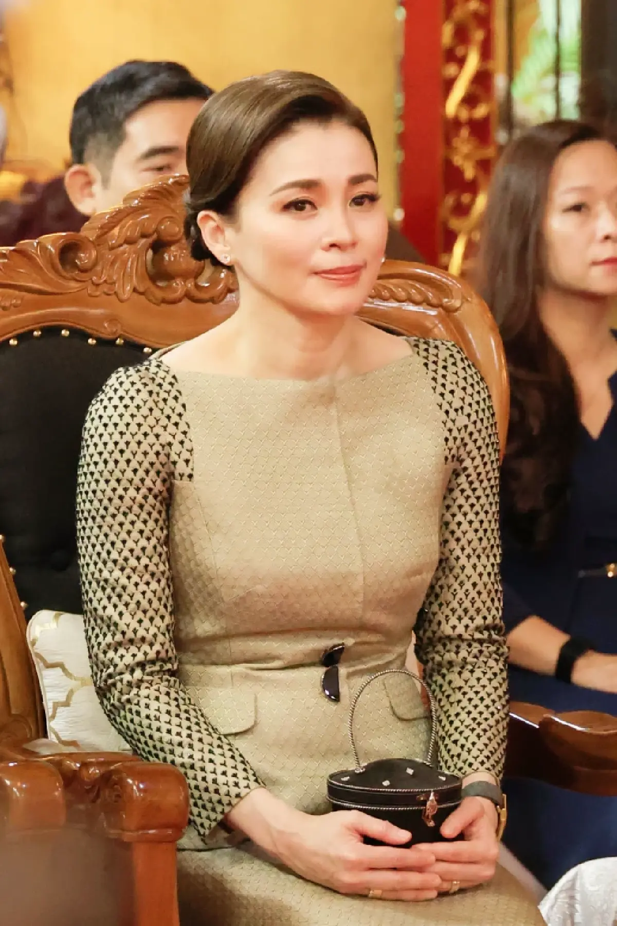 ในหลวง-พระราชินี ทรงวางพวงมาลา อนุสาวรีย์วีรชน-เสด็จฯ วัดกว๋านสือ