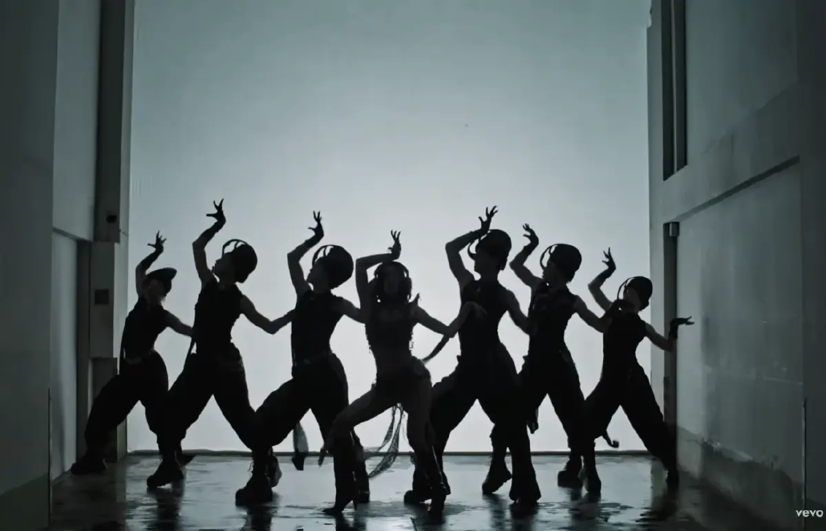 'ลิซ่า LISA' ปล่อย MV 'SaWaDiKa' ขน Soft Power ไทยกระแทกตาคนทั้งโลก