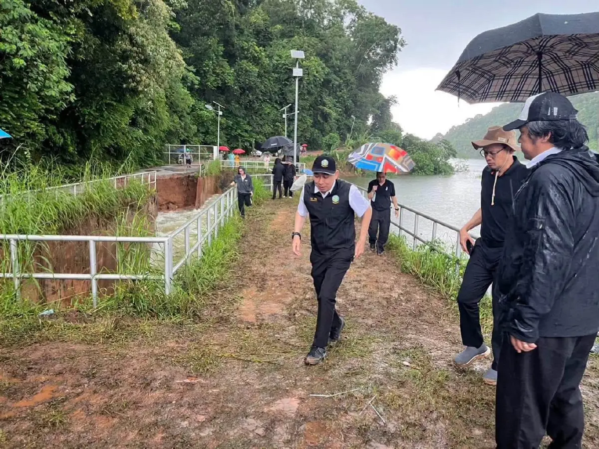 ฝนตกหนักทำเขื่อนเขาจุกทะลัก ปภ. เร่งอพยพ 3 ตำบลในเขาชะเมาหนีน้ำ