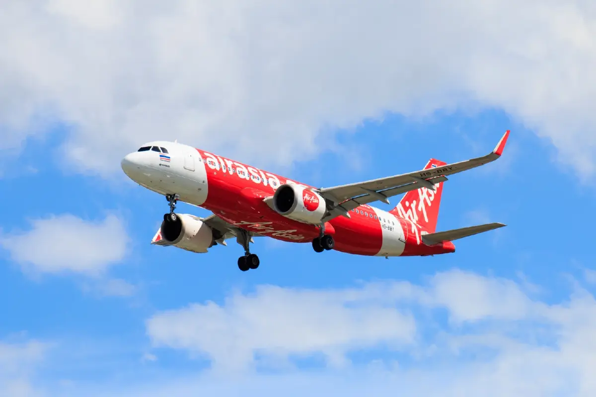 ขาดทุนแต่ยังไม่ตาย ‘โทนี่ เฟอร์นานเดส’ พา ‘AirAsia’ ฝ่ามรสุมหนี้-ลดเที่ยวบิน ย้ำไม่ง้อรัฐบาลอุ้ม
