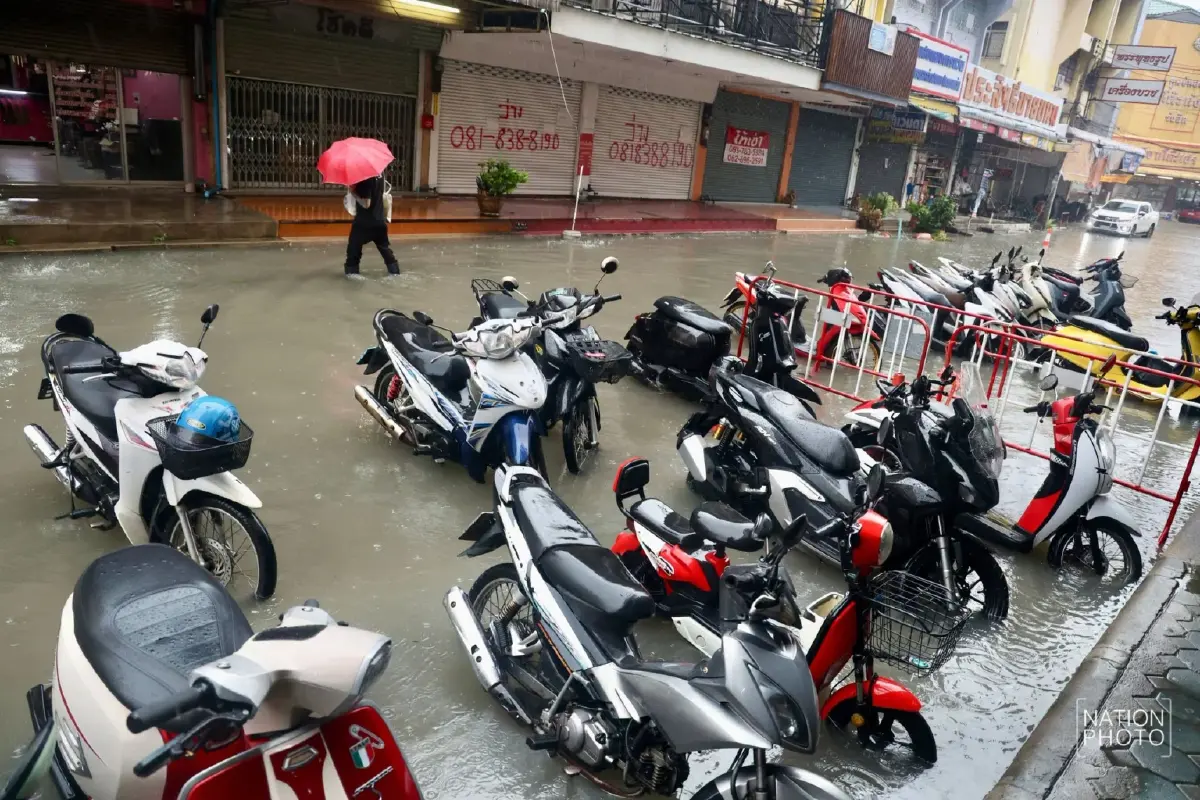 ปทุมธานีน้ำท่วมไม่ไหวแล้ว! ประกาศเขตภัยพิบัติ 90 ชุมชน 'ธัญบุรี-รังสิต'