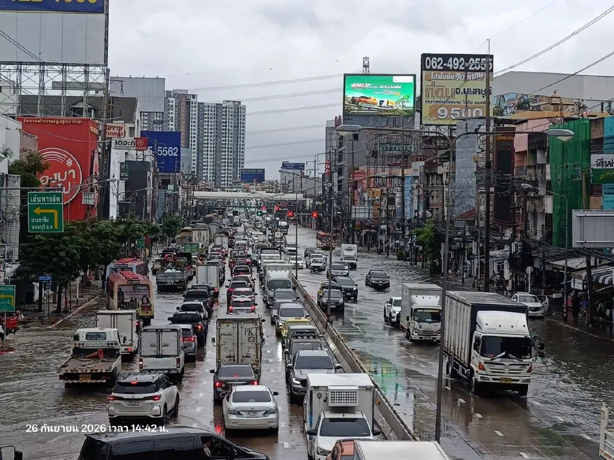 ใครทันใครได้! น้ำท่วมกรุงเทพ 2569 รัชดาฯ โคม่า ตุนอาหาร 7-11 เกลี้ยง พบฝนแช่อีก