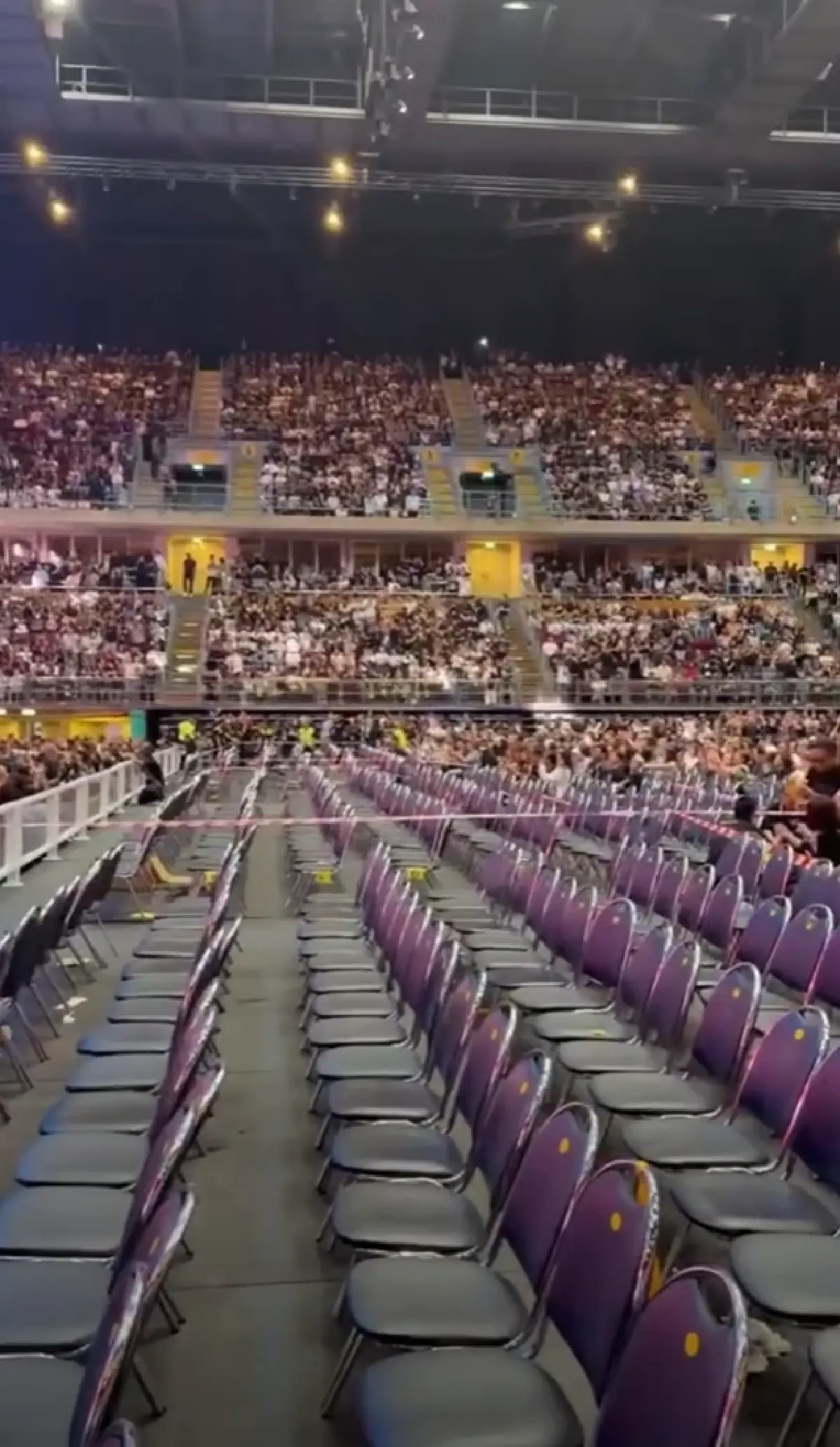 ประกาศ เลื่อนคอนเสิร์ตอำลา 'อัสนี–วสันต์' สแตนด์ทรุดตัวกลางอิมแพ็ค