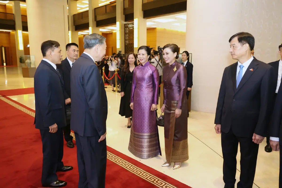 ในหลวง-พระราชินี ทรงร่วมพิธีรับเสด็จอย่างเป็นทางการ ในโอกาสเสด็จฯเยือนเวียดนาม