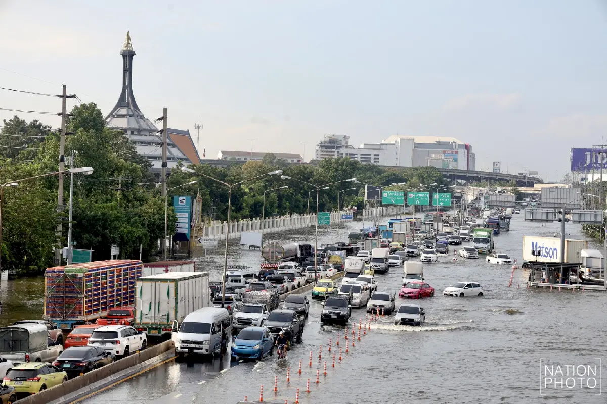 สัญจรลำบาก! น้ำท่วมธูปะเตมีย์ ระดับน้ำยังสูง มวลน้ำเหนือจ่อซ้ำ