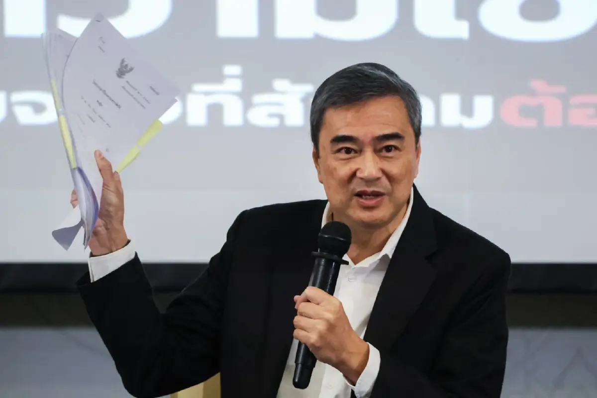 ภูมิใจไทย 'ปิดปากสภา’ ถกฮั้วสว. นอกสภาเดือด รุกไล่ ‘กกต.’