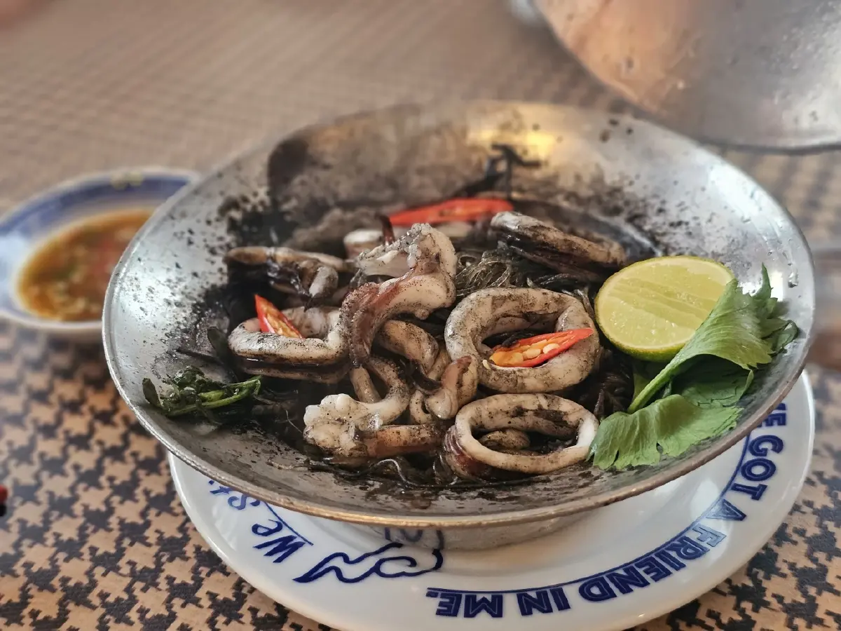 ‘มิตรสตรีท บาย รวยมิตร’ สตรีทฟู้ดพรีเมียม อร่อยในย่านท่าเตียน