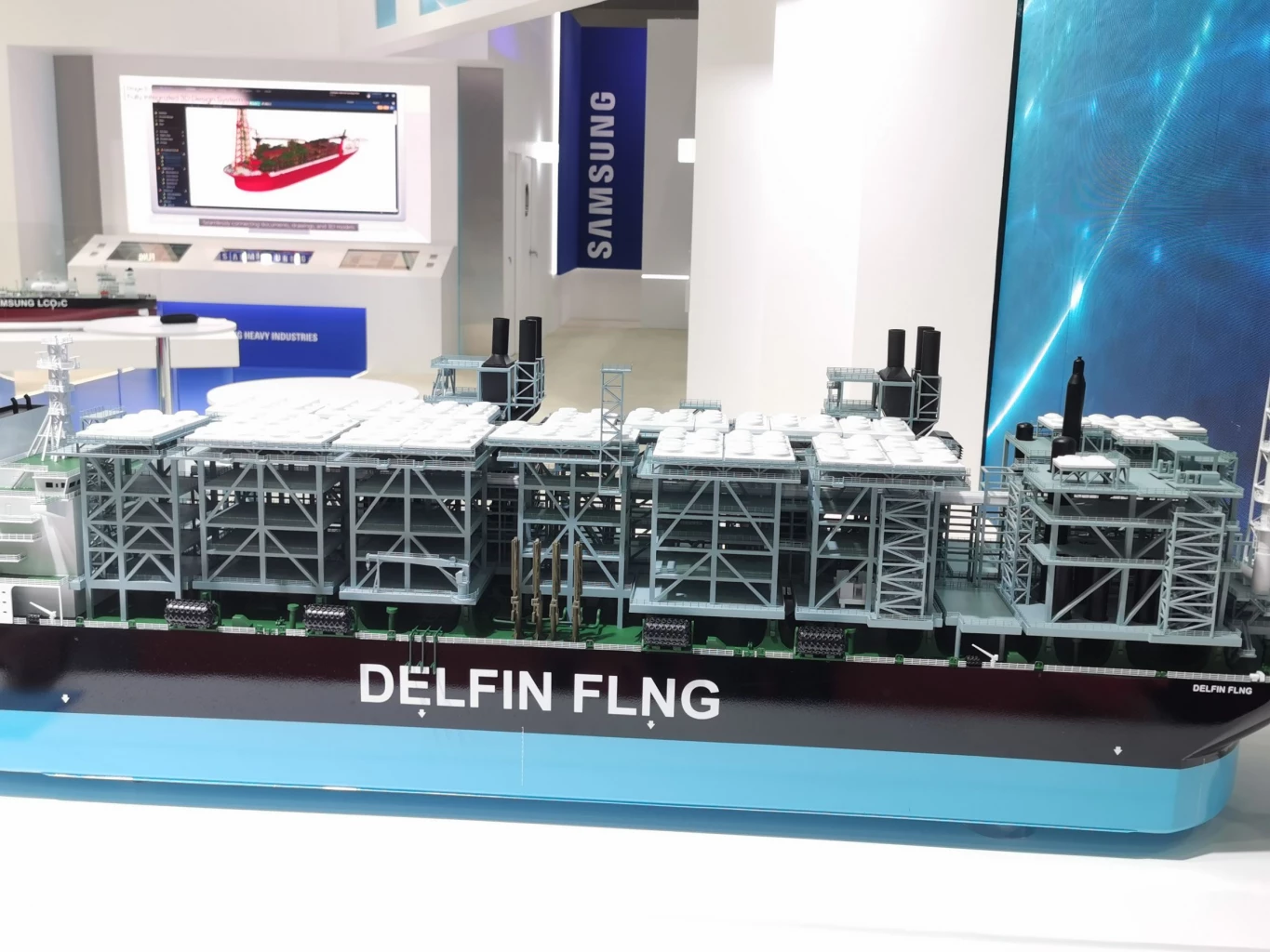 รู้จัก ‘เรือยักษ์ FLNG’ ผลิต LNG ได้เองจากกลางทะเล พร้อมส่งออกขายได้ทันที