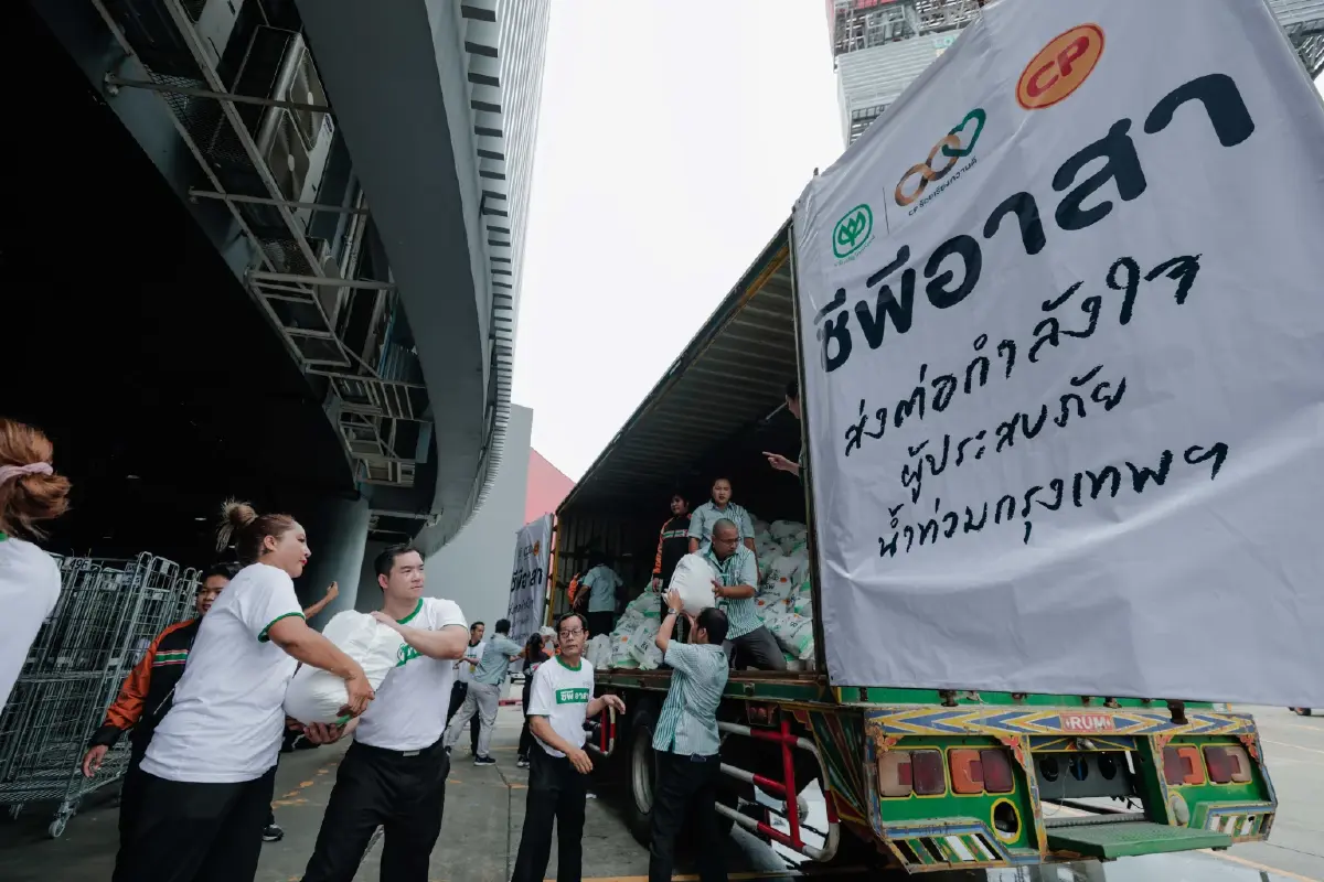 ศุภชัย เจียรวนนท์ นำทัพ 'ซีพีอาสา ร้อยเรียงความดี' แพ็กถุงกำลังใจ 2,000 ถุง