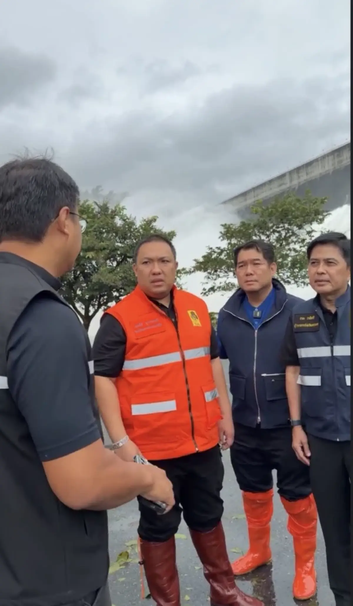 ศึกน้ำท่วม 'ขุนด่าน' เดือด ผ่าสมรภูมิบ้านใหญ่ 'เขียว-น้ำเงิน'