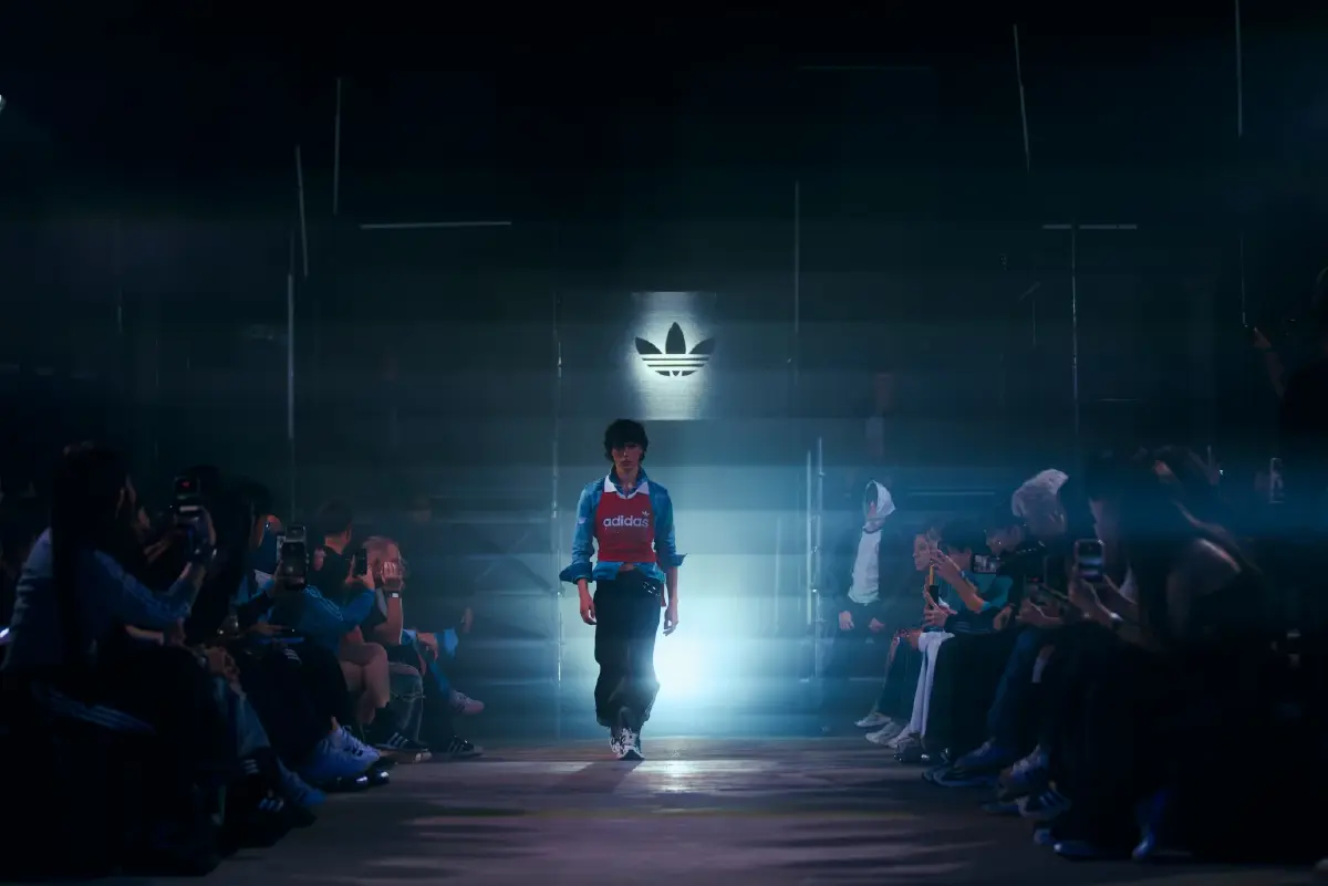 adidas Originals ใส่นิยามใหม่ให้ 'เดนิม' ปลุกสตรีทแฟชั่นกลางทรงวาด
