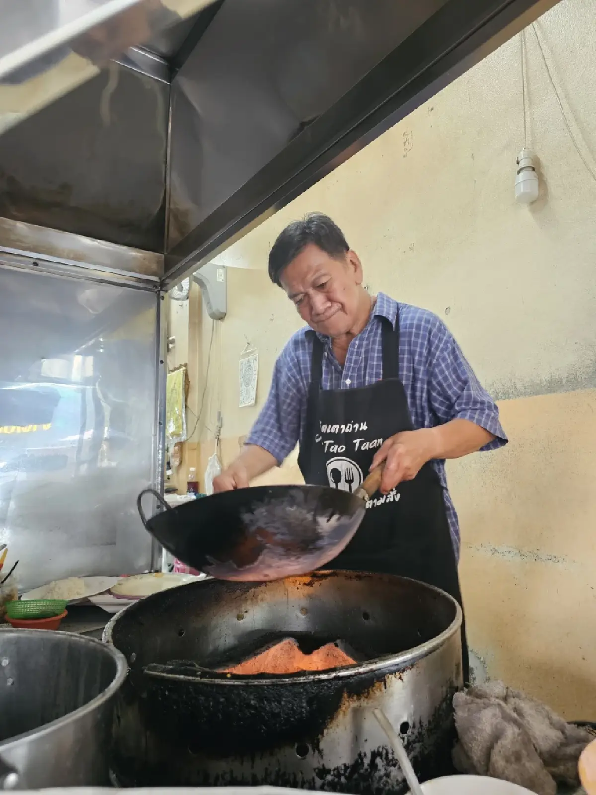 ‘จิตเตาถ่าน’ผัดด้วยเตาถ่าน สไตล์ไทยโบราณ หอมกรุ่น ตำนาน 80 ปี