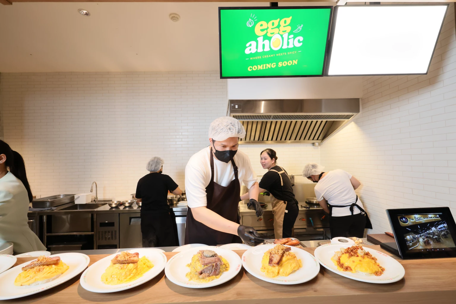 'ออกรส ฟู้ดยาร์ด' รวมกว่า 60 ร้านดัง ราคาน่าคบ ปักหมุดชั้น 4 เกษรอัมรินทร์