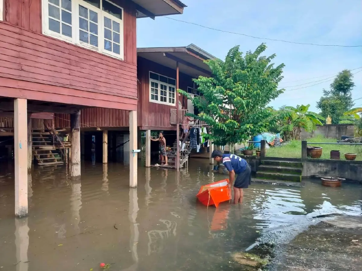 น้ำท่วม 12 จังหวัด เหนือ กลาง ตะวันออก อีสาน กระทบ 11,796 ครัวเรือน