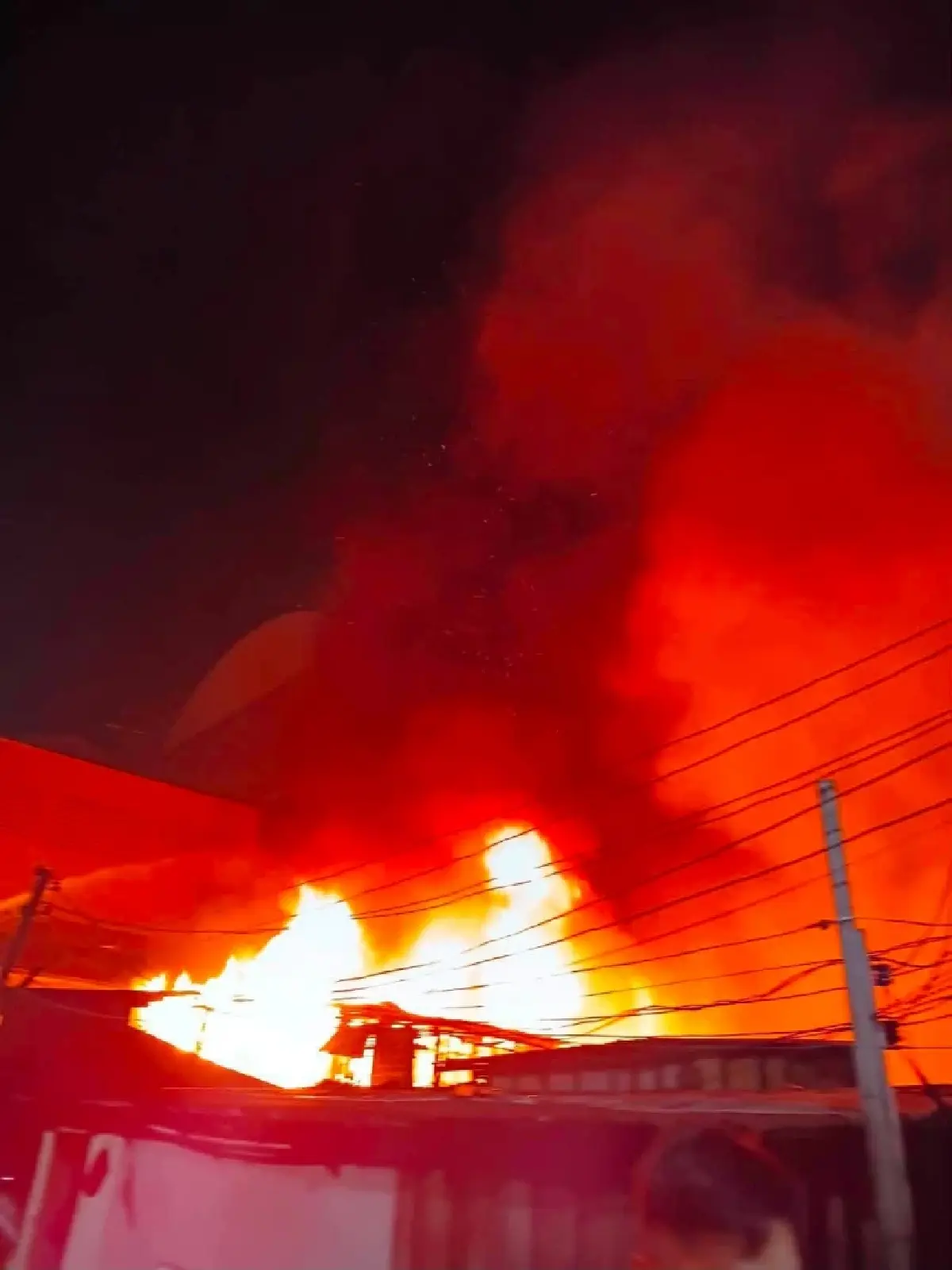 สรุปเหตุ ไฟไหม้บ้าน ซอยสุขุมวิท 3 เผาวอด 15 หลัง สลดพบศพคากองเพลิง