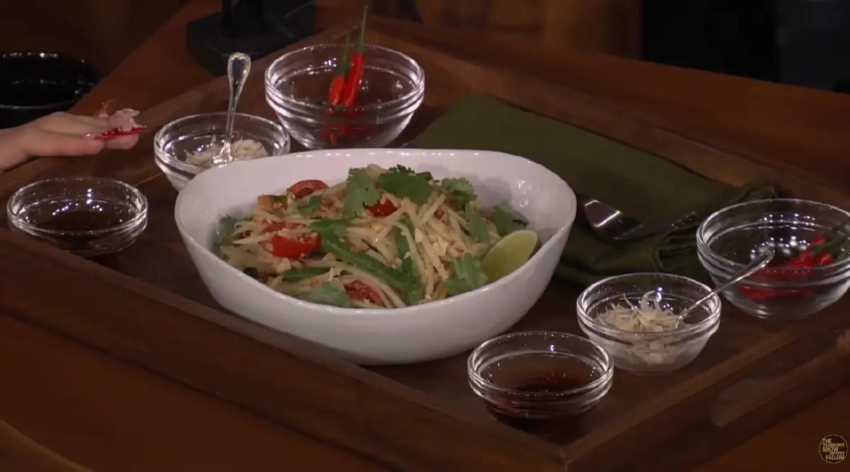 ลิซ่า โชว์ส้มตำ-หมดแก้ว รายการดัง ผู้ว่าฯ ททท. ขอบคุณ ดันไทยดังเปรี้ยง