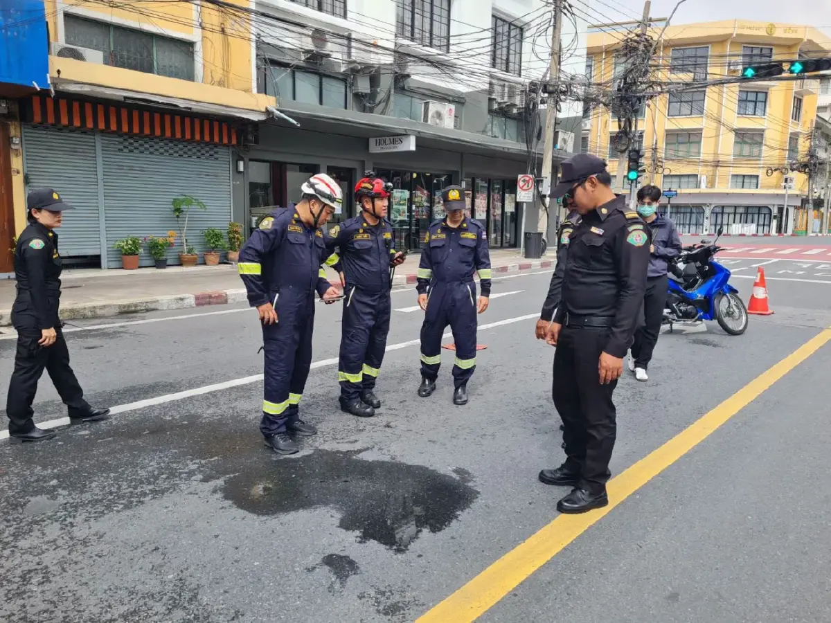 ด่วน! ผวาแก๊สรั่วกลางกรุง 'แยกประชาเกษม' กลิ่นพุ่งระอุใต้ผิวถนน