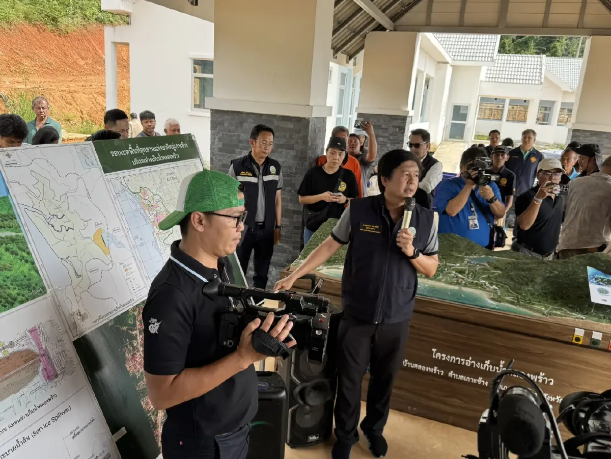'สว.' สัญจร เกาะช้าง ฟังปัญหาชาวบ้าน ขอเร่งผลักดันอ่างเก็บน้ำ