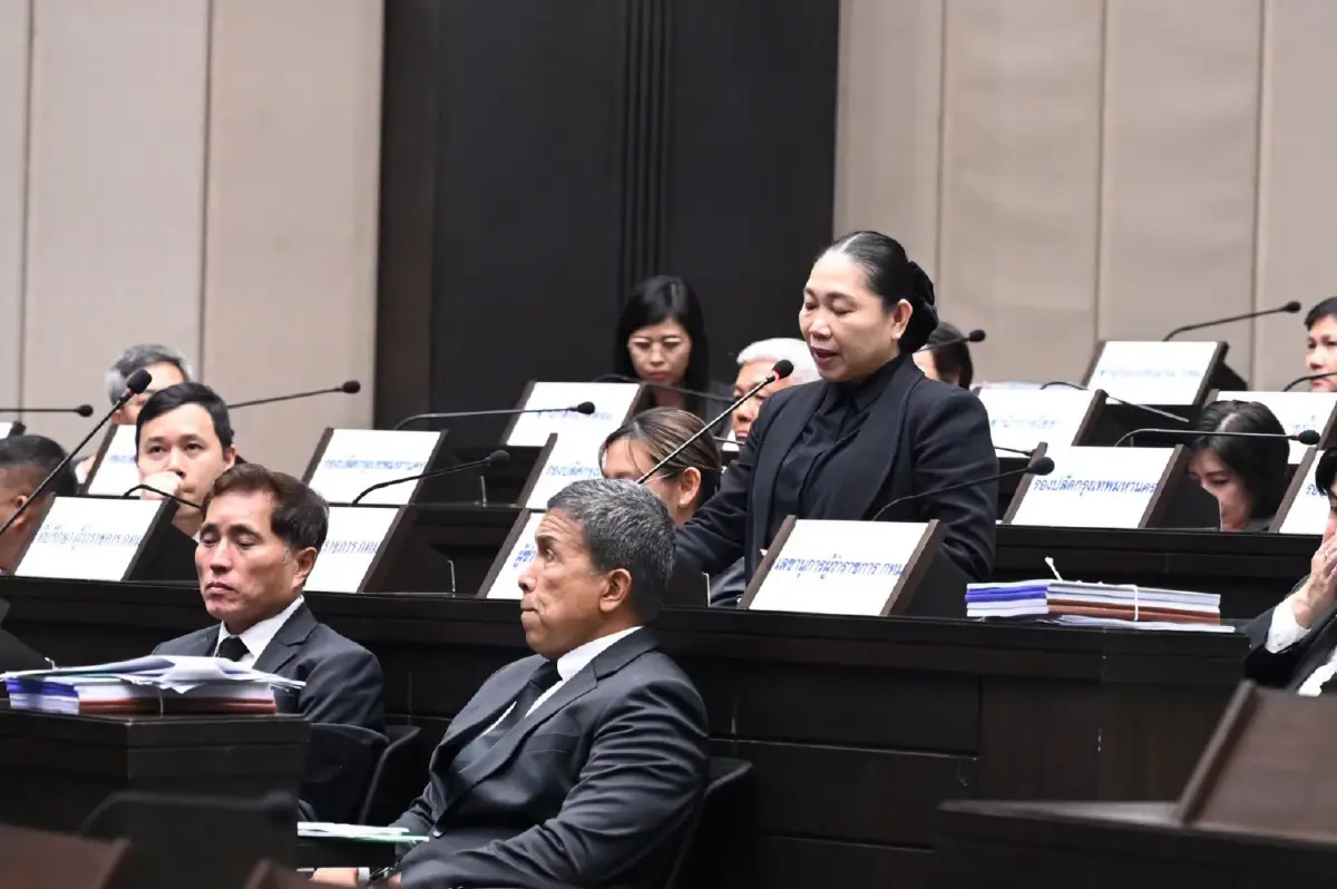 สภา กทม. ตั้งคณะกรรมการวิสามัญ พิจารณากันเงินข้ามปี 3,293 ล้านบาท