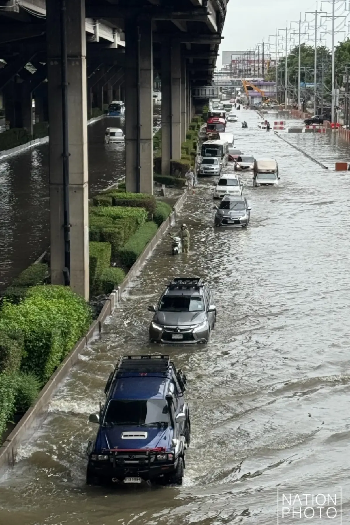 น้ำท่วม ถ.วิภาวดีรังสิต ขาเข้า ช่วงแยกหลักสี่-ม.เกษตรฯ น้ำทะลักเต็มพื้นที่