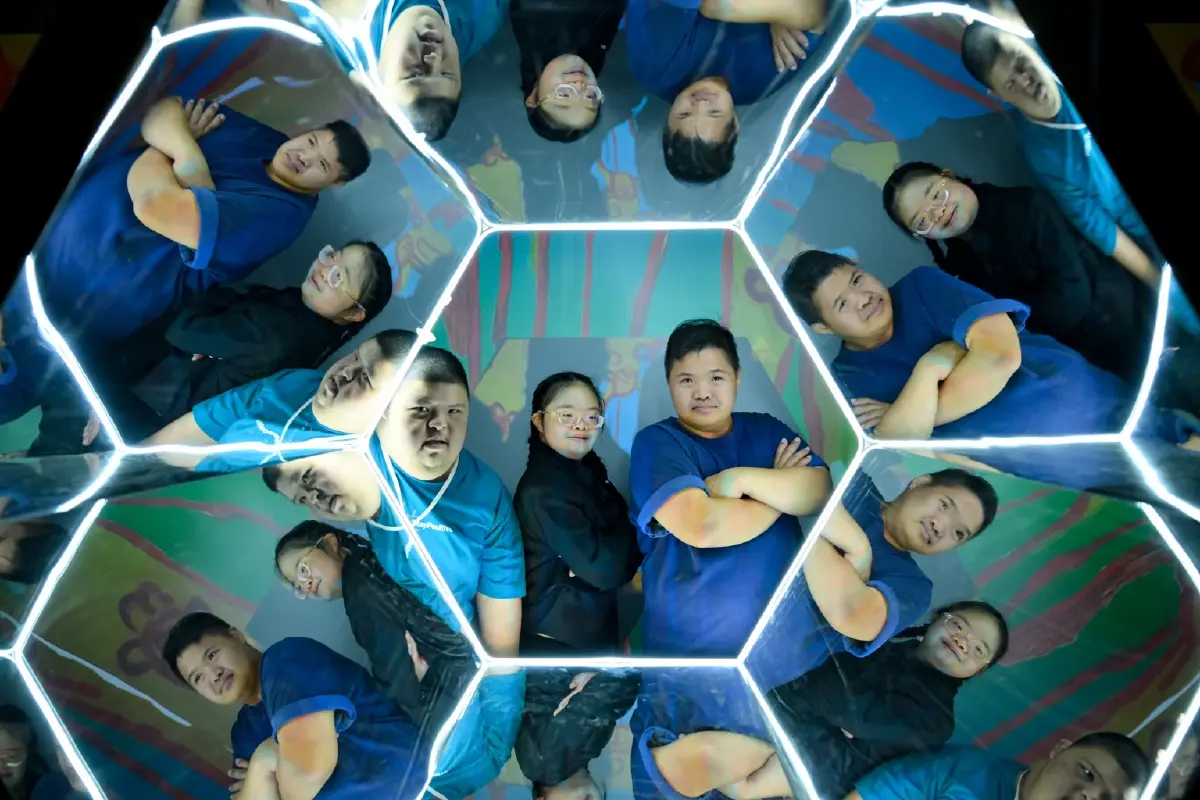 21/3 EXTRA UNIVERSE เมื่อ 'สิ่งที่เกิน' อาจเป็นสิ่งที่โลกกำลังขาด