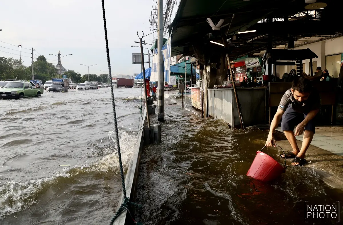 สัญจรลำบาก! น้ำท่วมธูปะเตมีย์ ระดับน้ำยังสูง มวลน้ำเหนือจ่อซ้ำ