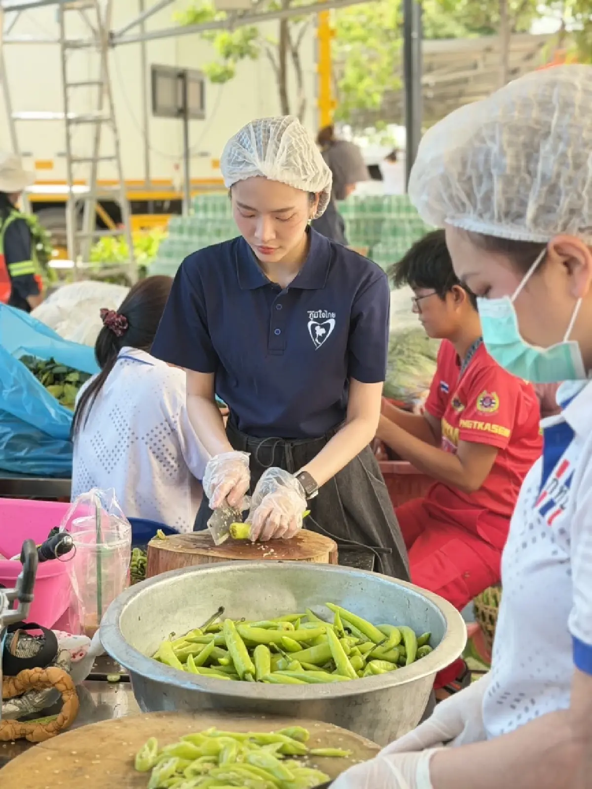 'สุขสมรวย' ส่ง คนใกล้ชิด 'น้องแทนใจ' ทำข้าวกล่อง ส่งต่อผู้ประสบภัยน้ำท่วม