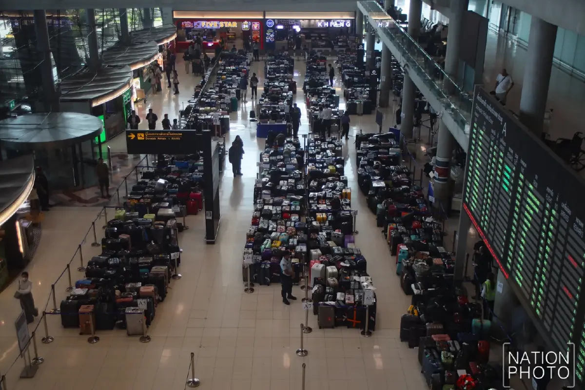 ภาพชุด กระเป๋าสัมภาระตกค้างที่สุวรรณภูมิ การบินไทยล่าช้า