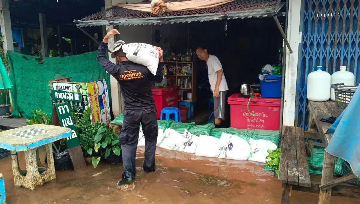สระแก้วน้ำท่วม กกล.บูรพา ส่งทหารช่วยเหลือผู้ประสบอุทกภัย
